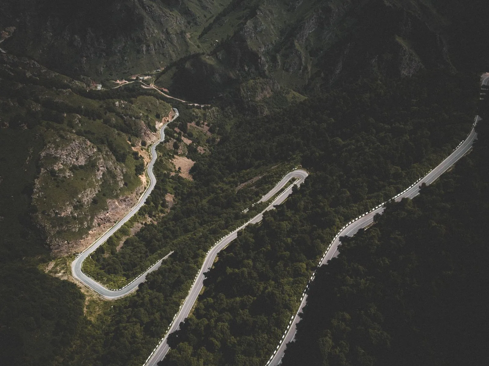 山區林間道路，大坑山區交通