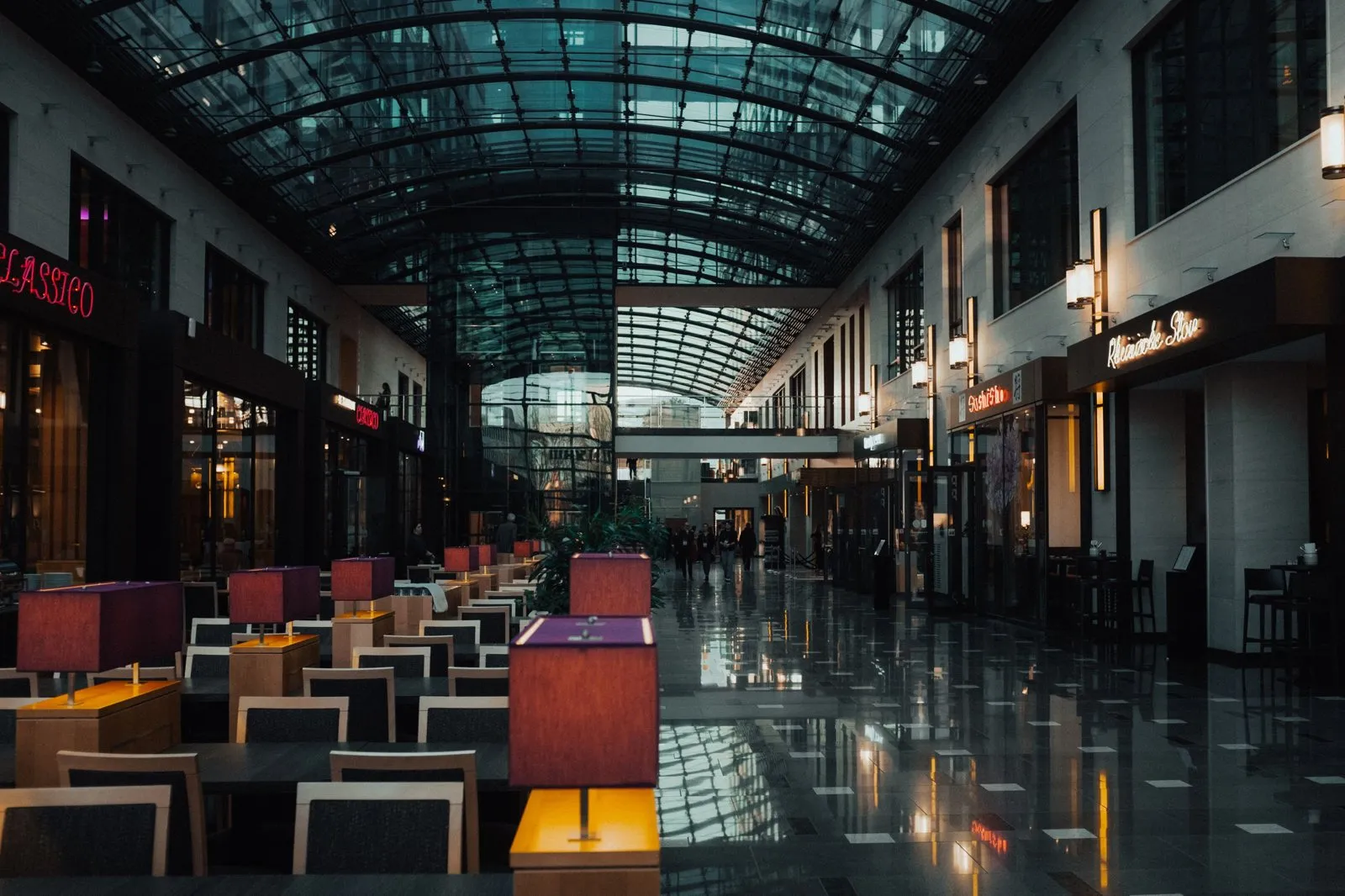 台中現代百貨商場室內空間,台中北屯寵物友善旅館逛街基地