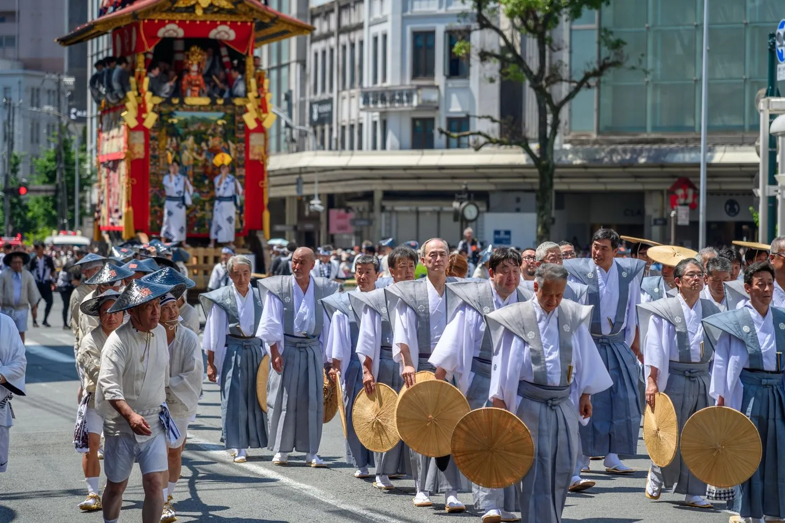 街頭傳統舞蹈遊行隊伍,台中踩舞嘉年華國際舞團演出示意