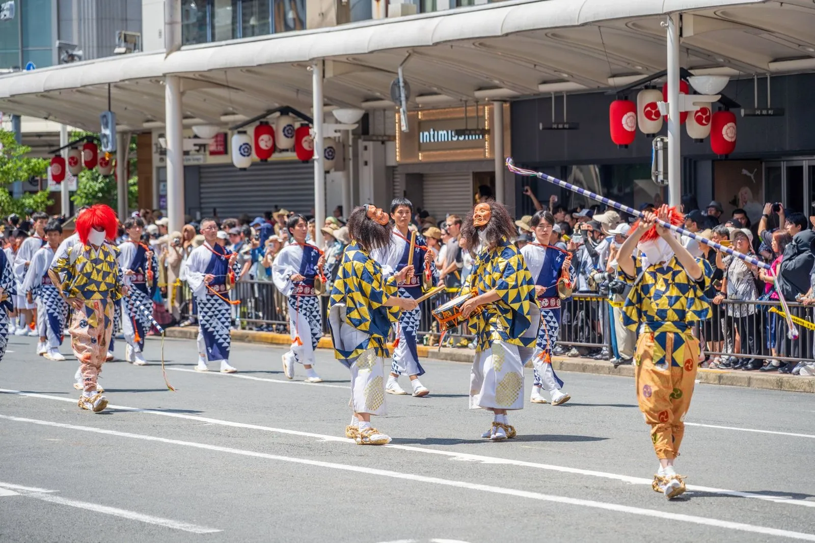 傳統服裝祭典遊行表演者隊伍，台中崇德商圈住宿推薦周邊活動
